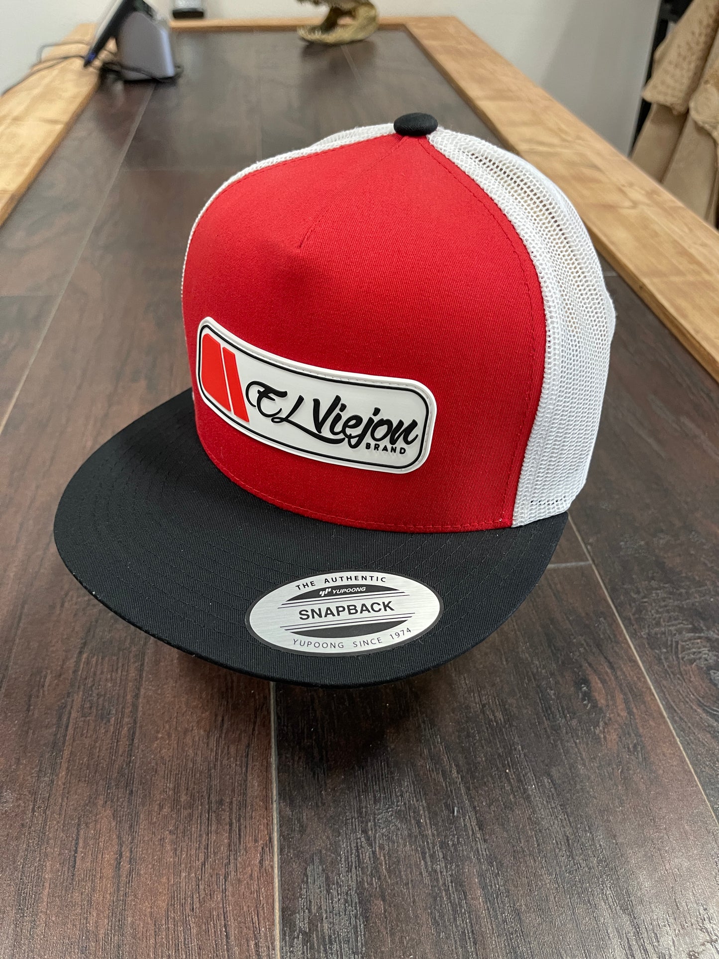 El Viejon - Euro Black/Red/White